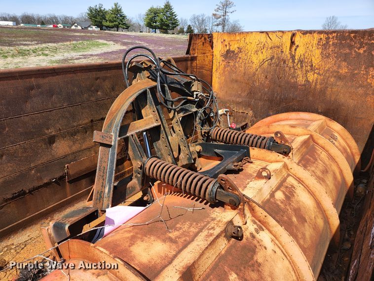 image for item KE9881 2005 International 7400  dump truck