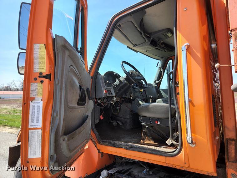 image for item KE9881 2005 International 7400  dump truck