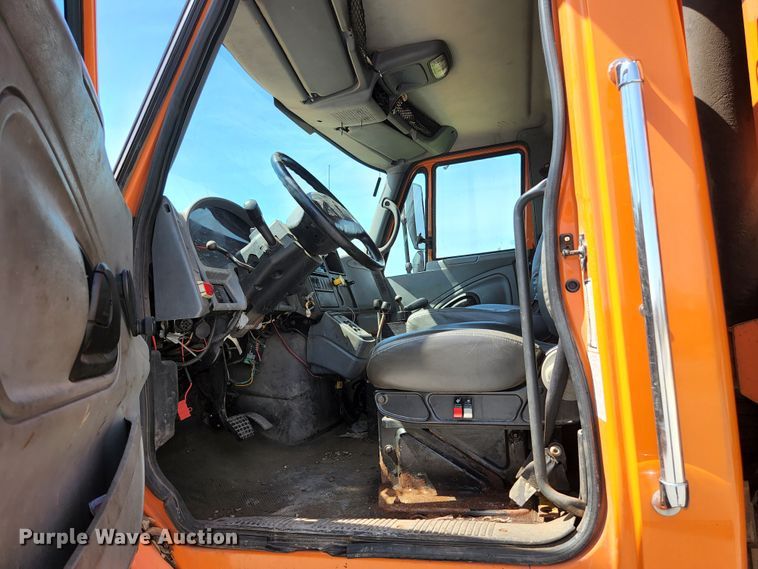 image for item KE9881 2005 International 7400  dump truck