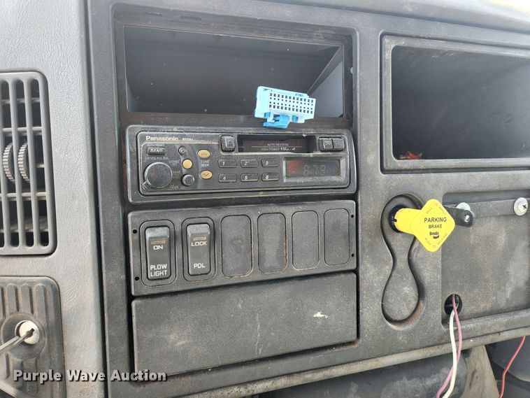 image for item KE9881 2005 International 7400  dump truck