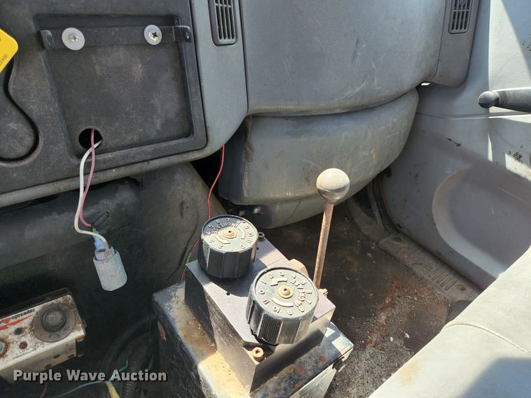 image for item KE9881 2005 International 7400  dump truck