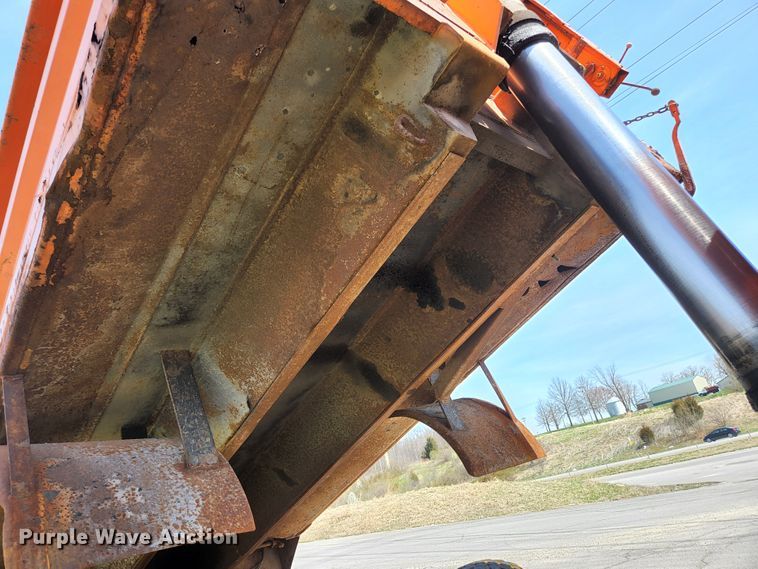 image for item KE9881 2005 International 7400  dump truck