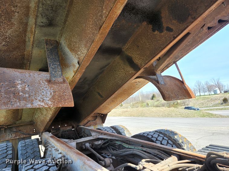 image for item KE9881 2005 International 7400  dump truck