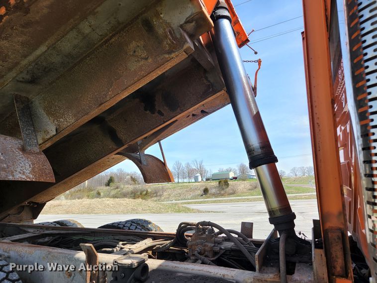 image for item KE9881 2005 International 7400  dump truck