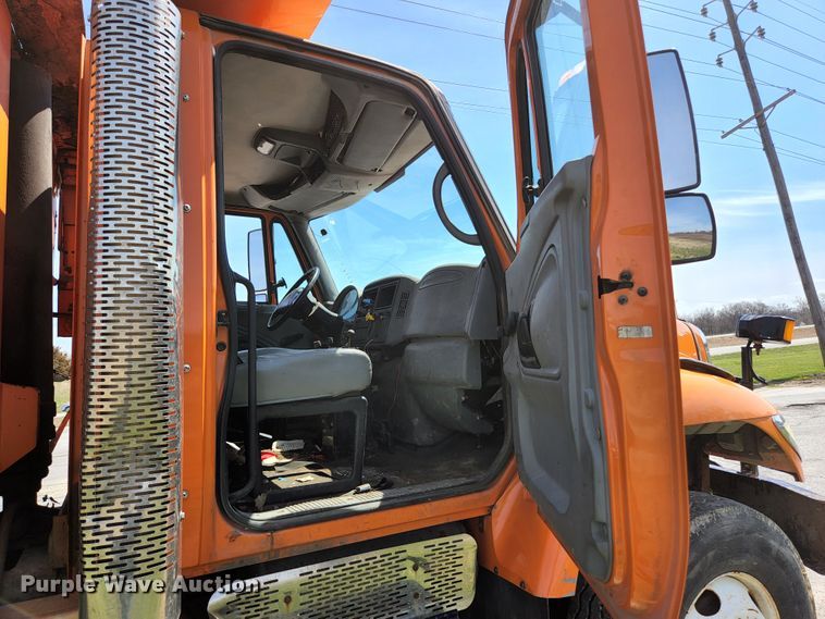 image for item KE9881 2005 International 7400  dump truck