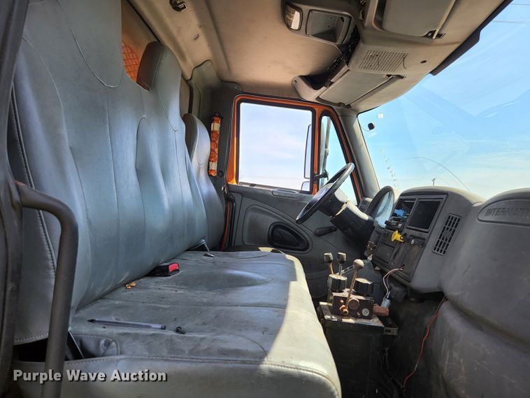 image for item KE9881 2005 International 7400  dump truck