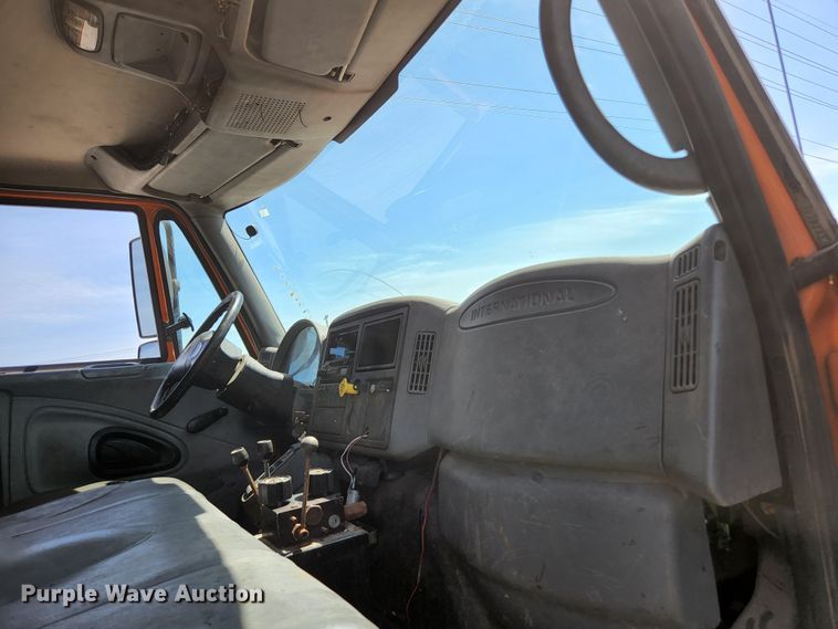 image for item KE9881 2005 International 7400  dump truck