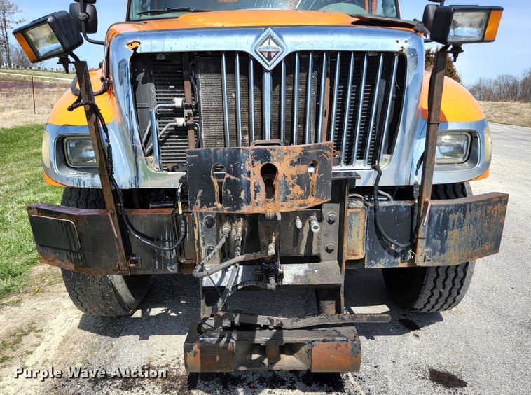 image for item KE9881 2005 International 7400  dump truck