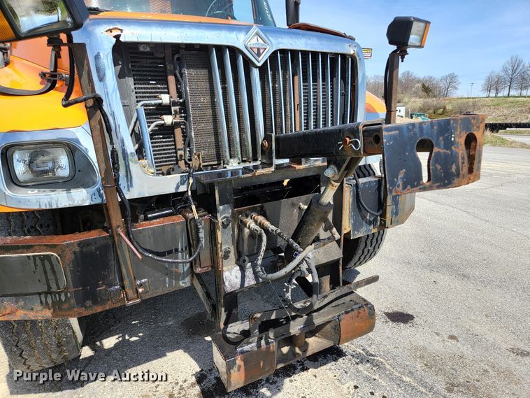 image for item KE9881 2005 International 7400  dump truck