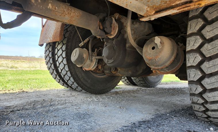 image for item KE9881 2005 International 7400  dump truck