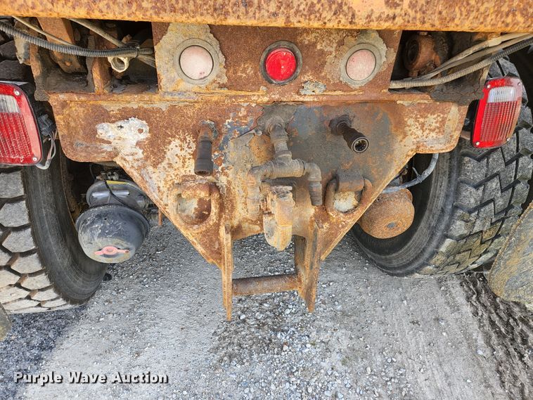 image for item KE9881 2005 International 7400  dump truck