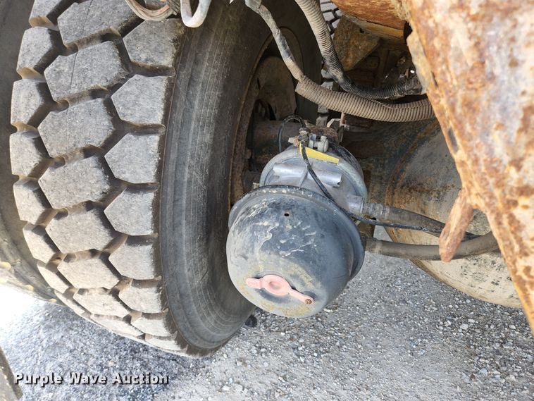 image for item KE9881 2005 International 7400  dump truck