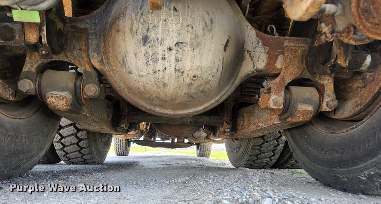 image for item KE9881 2005 International 7400  dump truck