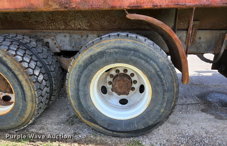 image for item KE9881 2005 International 7400  dump truck