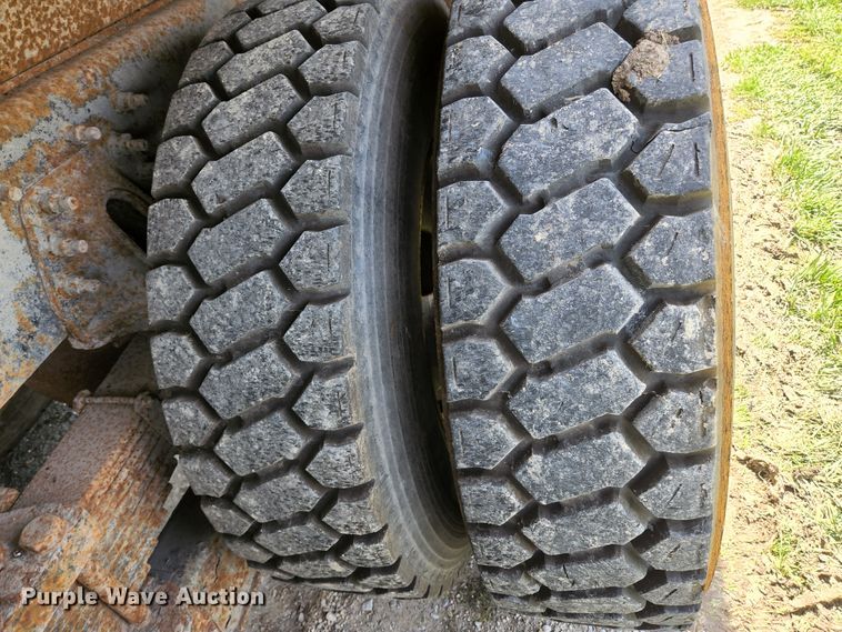 image for item KE9881 2005 International 7400  dump truck