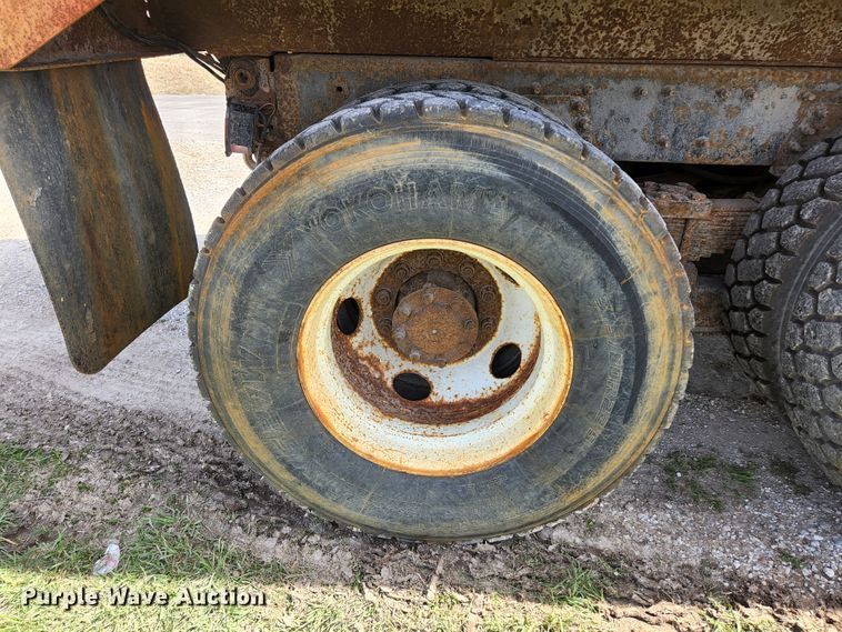 image for item KE9881 2005 International 7400  dump truck