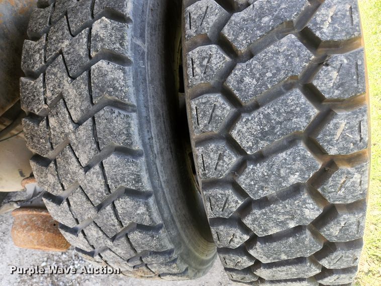 image for item KE9881 2005 International 7400  dump truck