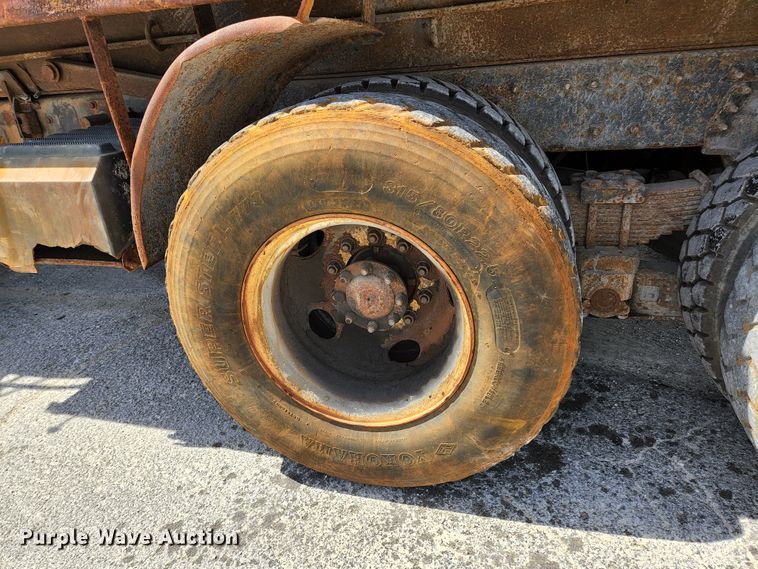 image for item KE9881 2005 International 7400  dump truck