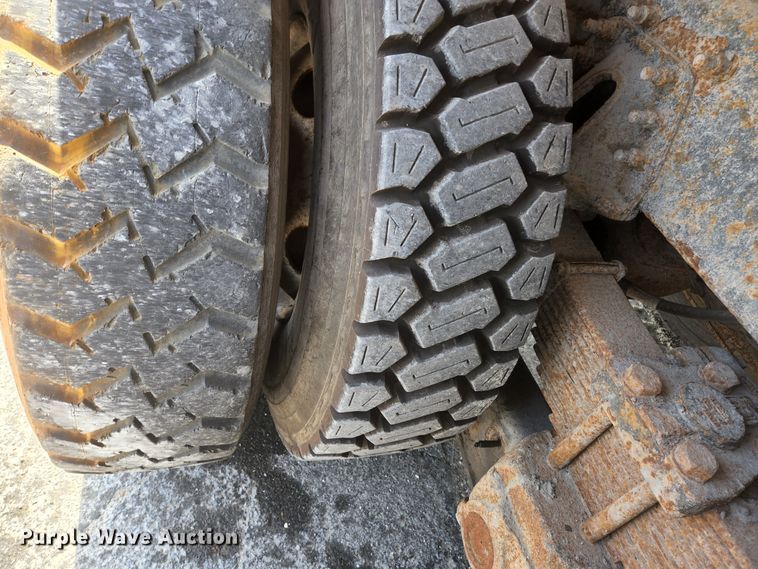 image for item KE9881 2005 International 7400  dump truck