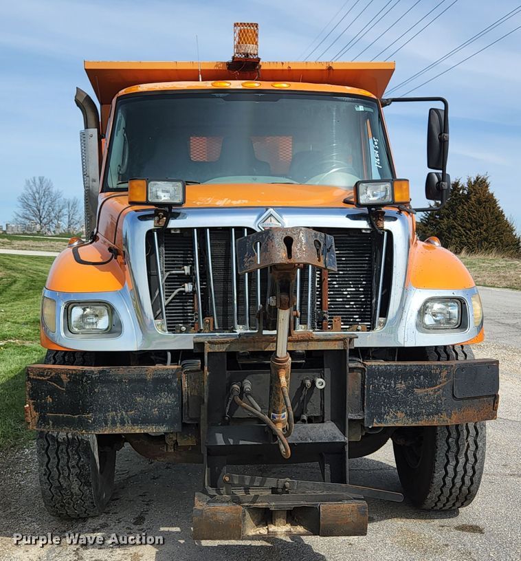 image for item KE9883 2005 International 7400  dump truck