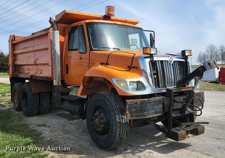 image for item KE9883 2005 International 7400  dump truck