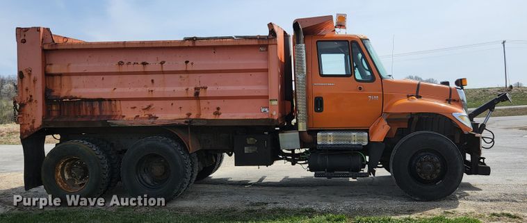 image for item KE9883 2005 International 7400  dump truck