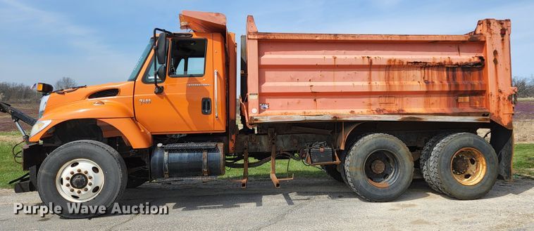 image for item KE9883 2005 International 7400  dump truck