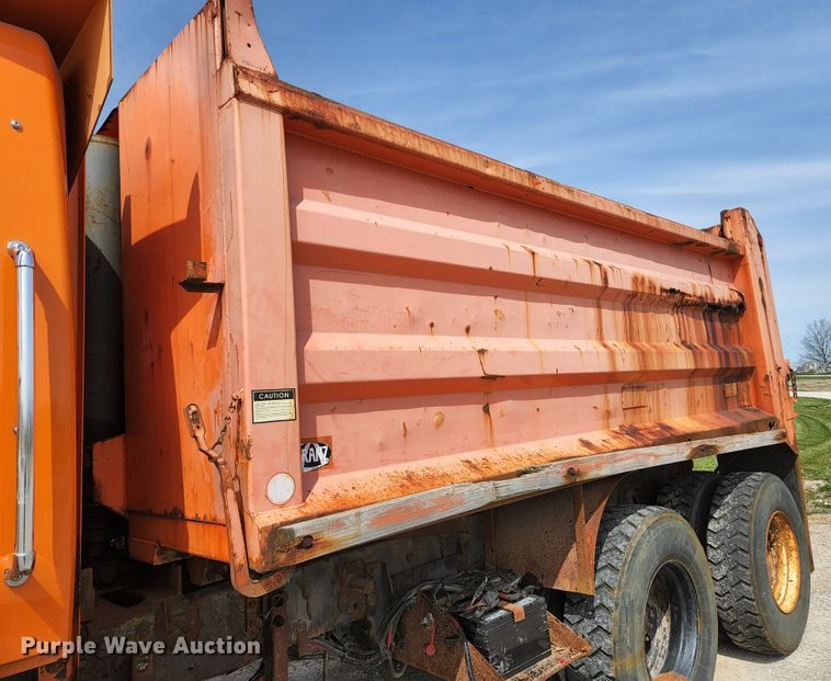 image for item KE9883 2005 International 7400  dump truck