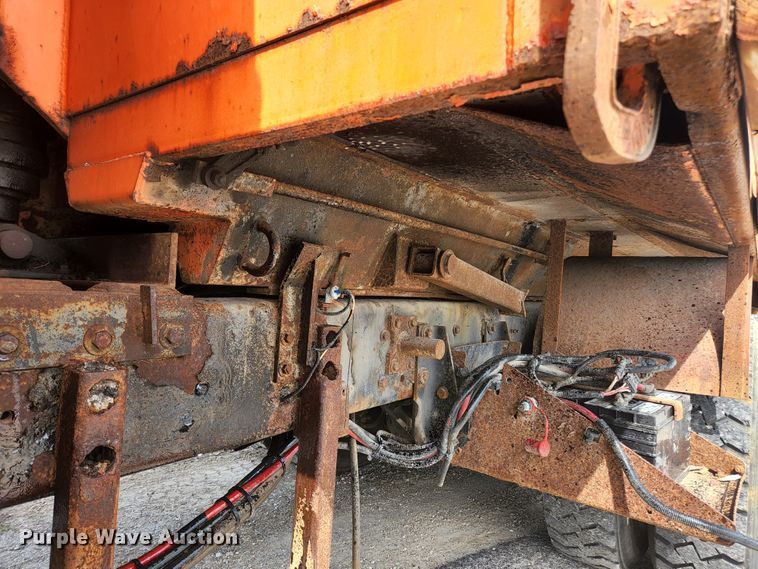 image for item KE9883 2005 International 7400  dump truck