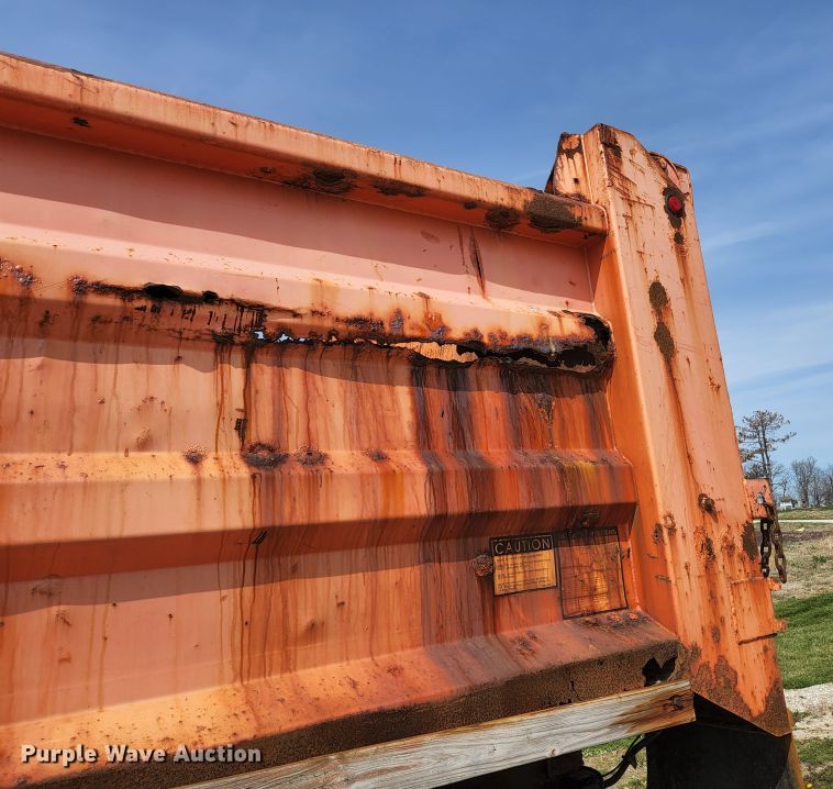 image for item KE9883 2005 International 7400  dump truck