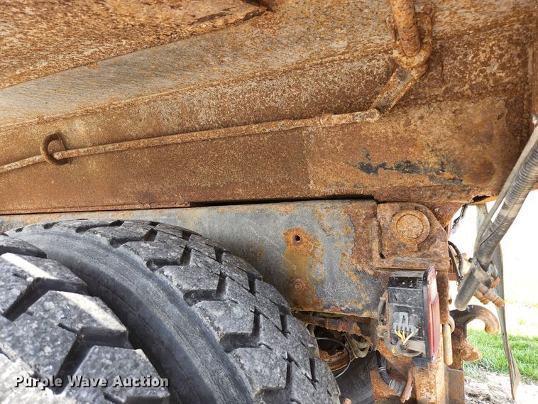 image for item KE9883 2005 International 7400  dump truck