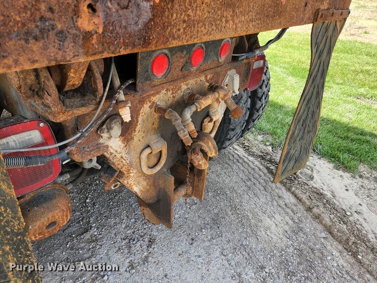 image for item KE9883 2005 International 7400  dump truck