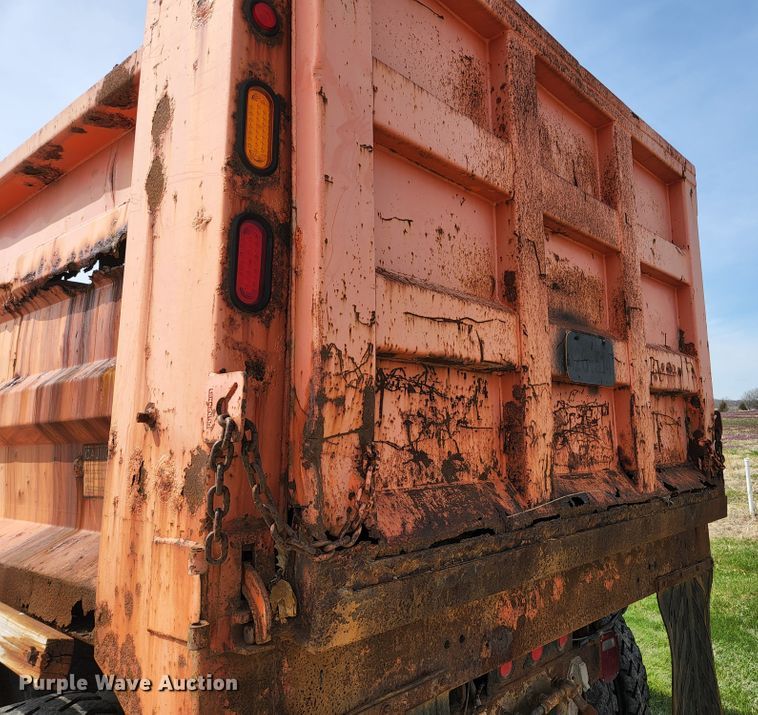 image for item KE9883 2005 International 7400  dump truck
