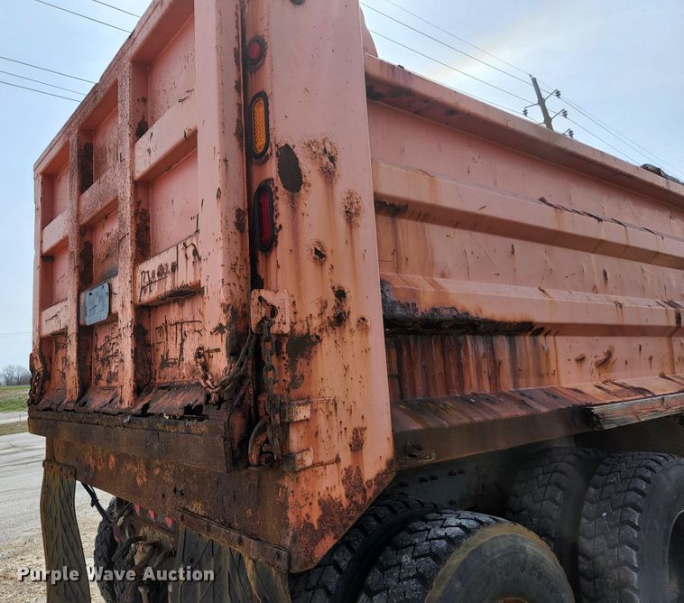 image for item KE9883 2005 International 7400  dump truck