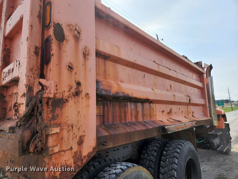 image for item KE9883 2005 International 7400  dump truck