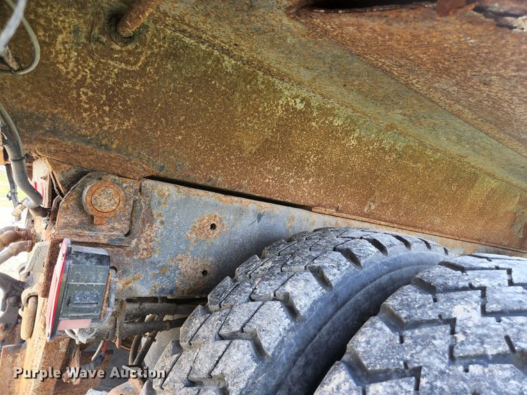 image for item KE9883 2005 International 7400  dump truck