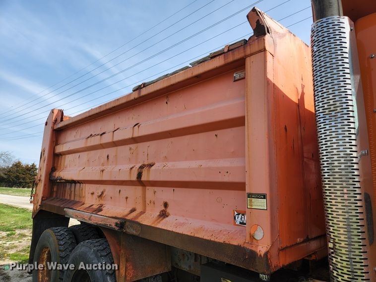 image for item KE9883 2005 International 7400  dump truck
