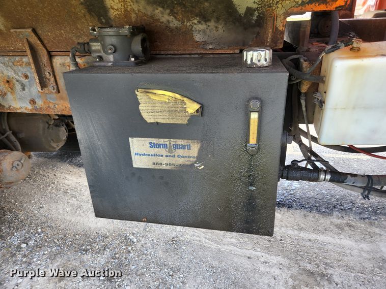 image for item KE9883 2005 International 7400  dump truck