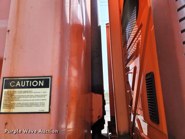 image for item KE9883 2005 International 7400  dump truck