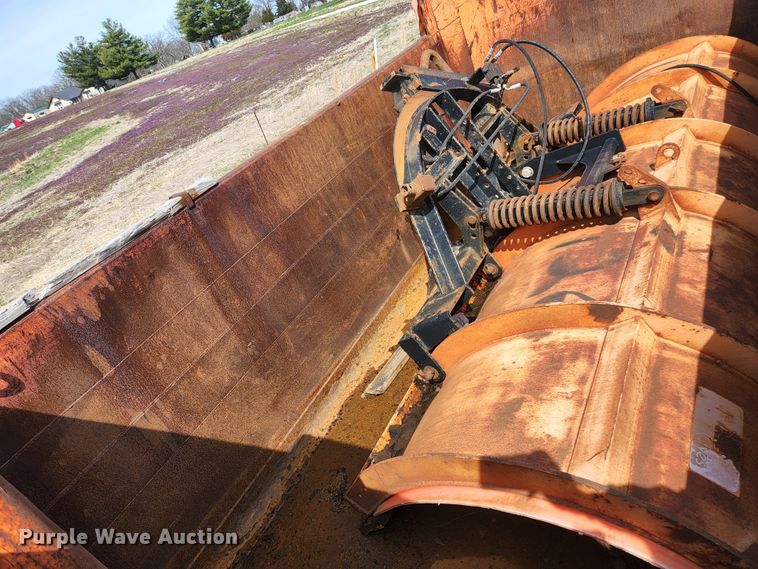 image for item KE9883 2005 International 7400  dump truck