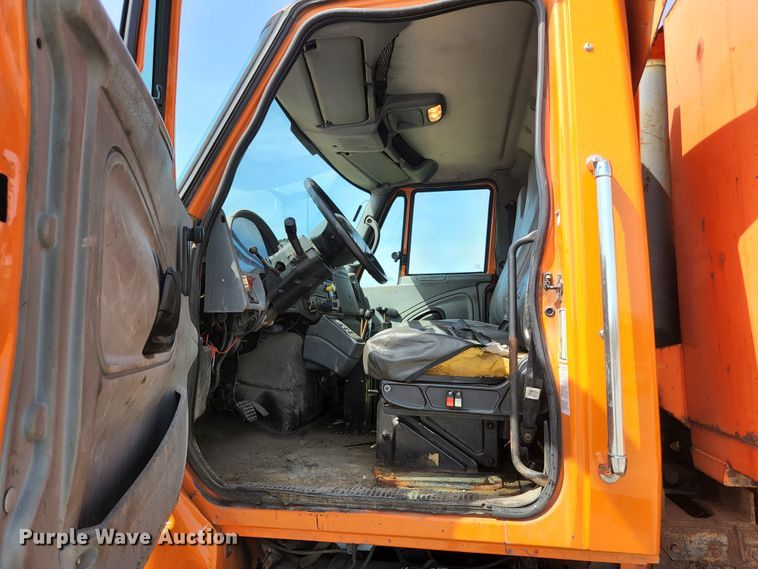 image for item KE9883 2005 International 7400  dump truck