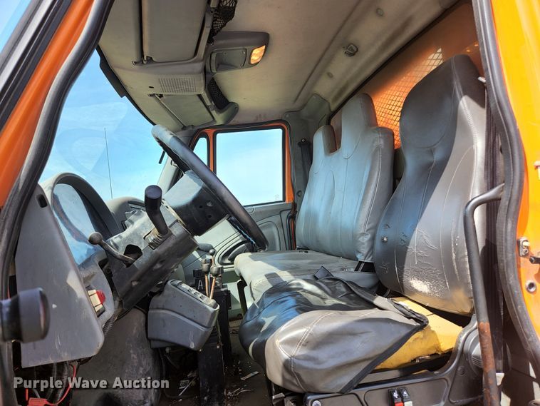 image for item KE9883 2005 International 7400  dump truck