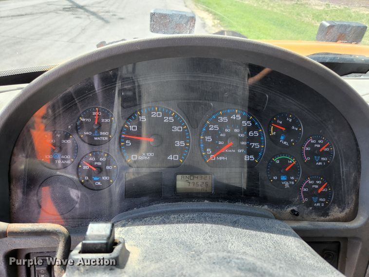 image for item KE9883 2005 International 7400  dump truck