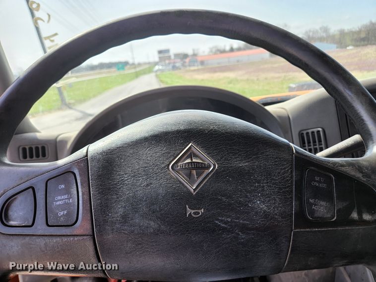 image for item KE9883 2005 International 7400  dump truck