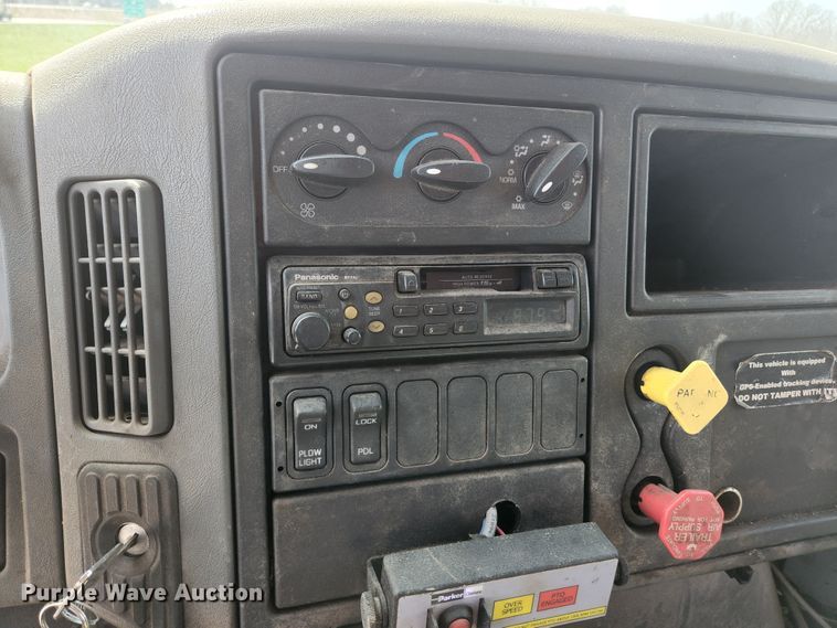 image for item KE9883 2005 International 7400  dump truck