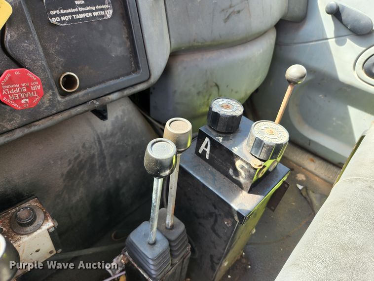 image for item KE9883 2005 International 7400  dump truck