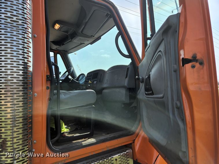 image for item KE9883 2005 International 7400  dump truck