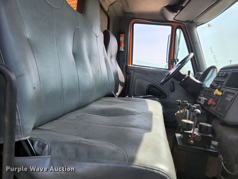 image for item KE9883 2005 International 7400  dump truck