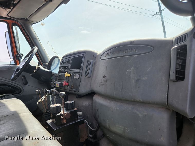 image for item KE9883 2005 International 7400  dump truck