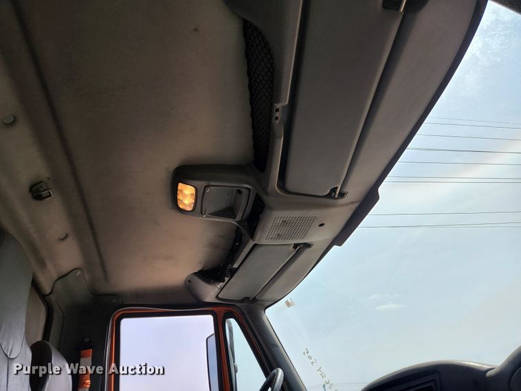 image for item KE9883 2005 International 7400  dump truck